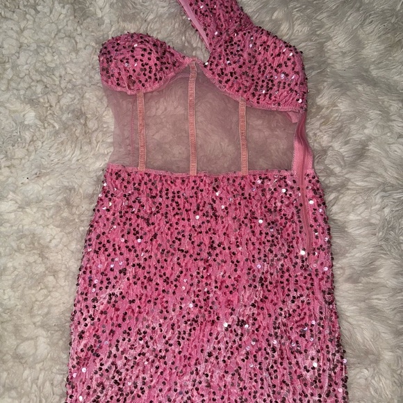 ⚠️CLEARANCE Pink Sequin Mini Dress - Picture 3 of 4